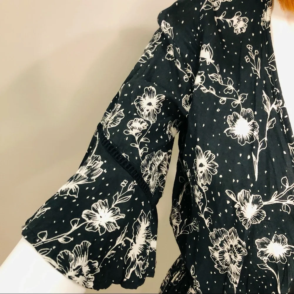 KIVARI Navy & White Floral Playsuit Romper XS Front Tie, Elastic Waist, Pockets - Picture 5 of 12